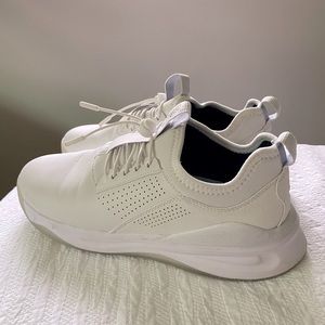 Clove shoes nursing healthcare sneakers